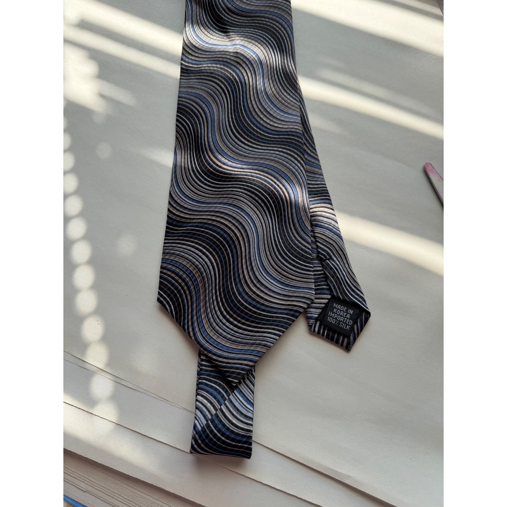 Van Heusen Silk Necktie Abstract Wavy Stripes Blue Gray‎ Black Men's Tie